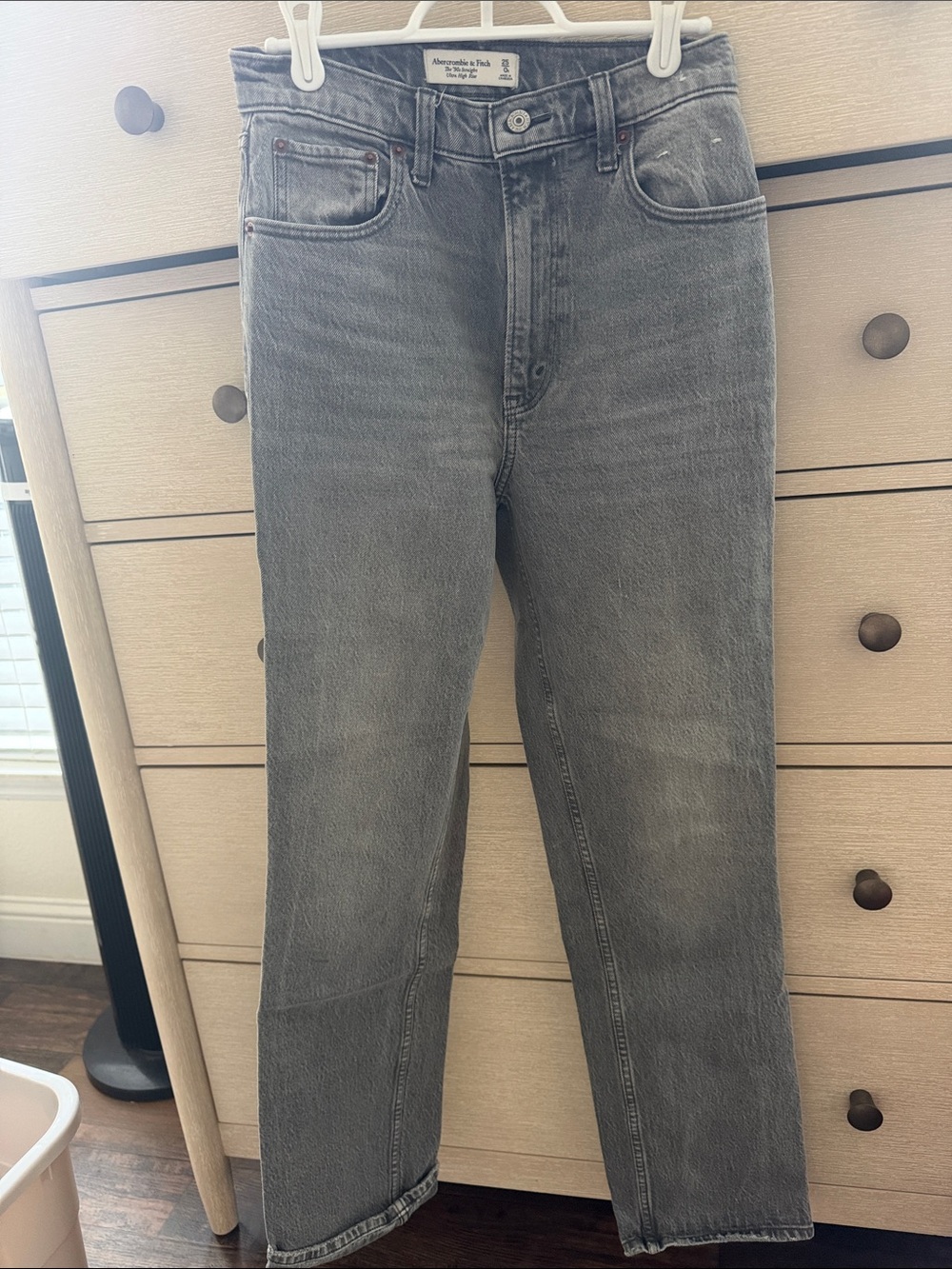 Abercrombie & Fitch Men's Straight Jeans in Washed Gray